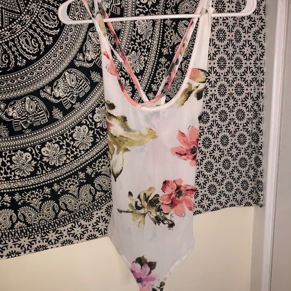 Tops - Floral sheer bodysuit